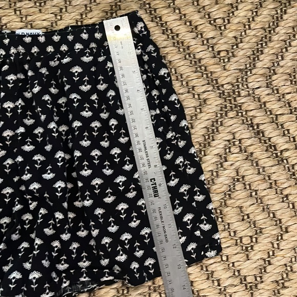 Old Navy Girls Shorts size XL 14-16 floral block print fabric. Like new - Picture 8 of 10